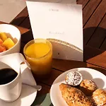 De Bonart Naples, Curio Collection By Hilton 5*