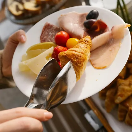 De Bonart Naples, Curio Collection By Hilton 5* Neapol