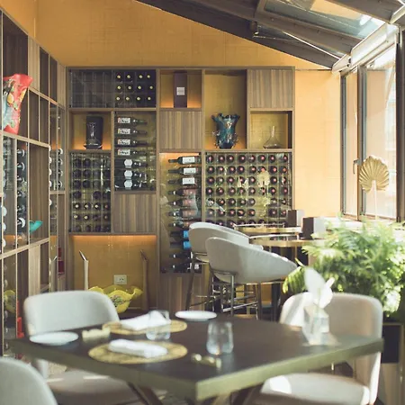 De Bonart Naples, Curio Collection By Hilton 5* Neapol