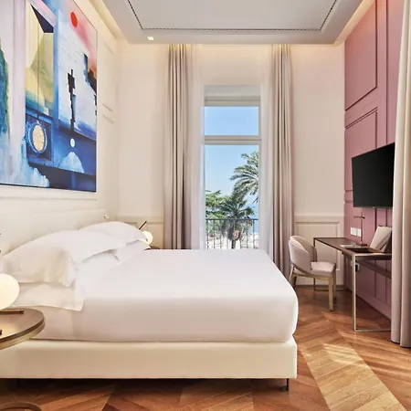 De Bonart Naples, Curio Collection By Hilton 5*