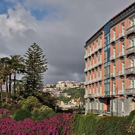 De Bonart Naples, Curio Collection By Hilton 5*