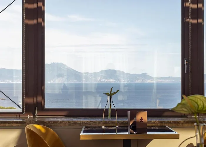 De Bonart Naples, Curio Collection By Hilton 5*