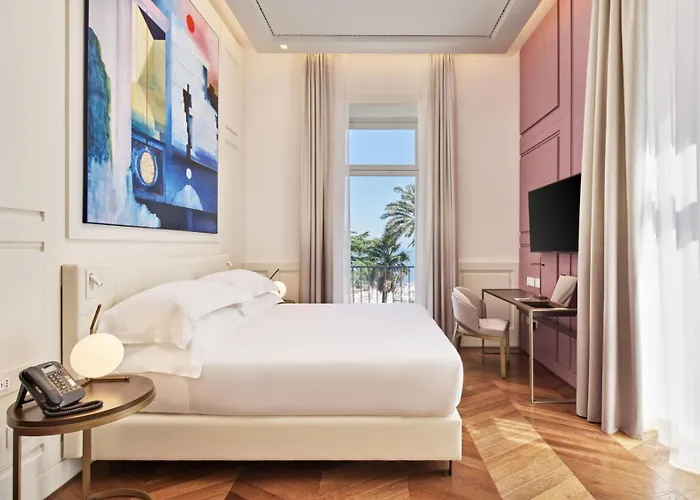 De Bonart Naples, Curio Collection By Hilton 5*