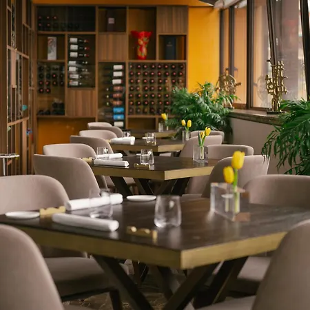 מלון De Bonart Naples, Curio Collection By Hilton נאפולי