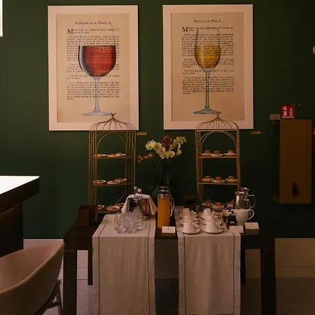 מלון De Bonart Naples, Curio Collection By Hilton נאפולי
