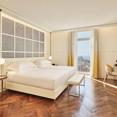 מלון De Bonart Naples, Curio Collection By Hilton נאפולי